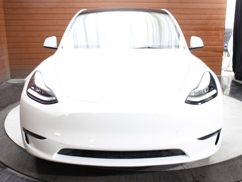 Used 2023 Tesla Model Y Long Range image 33