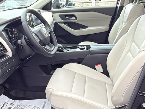 Certified 2026 Nissan Rogue SV w/ SV Premium Package AWD/4WD image 19
