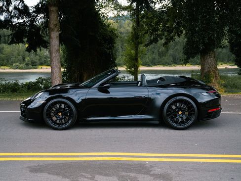Used 2022 Porsche 911 Carrera GTS RWD image 16