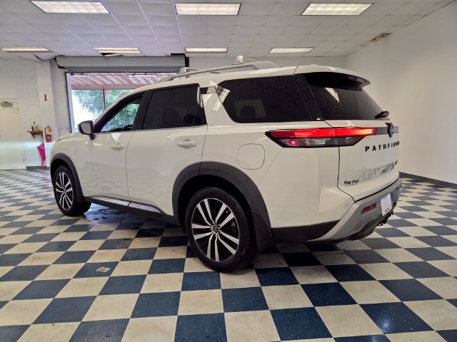 Used 2024 Nissan Pathfinder Platinum AWD/4WD image 5