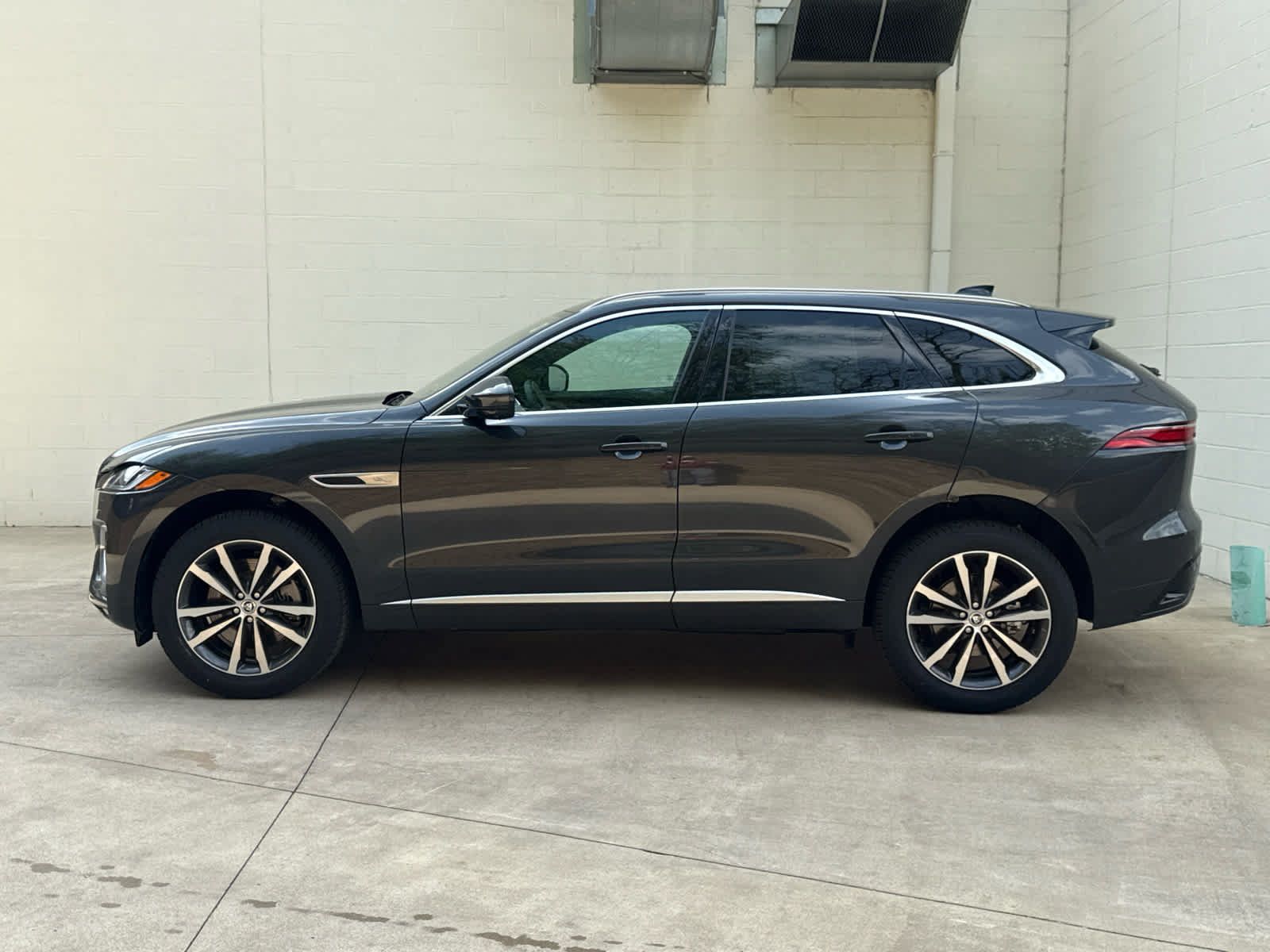 Used 2026 Jaguar F-PACE R-Dynamic S AWD/4WD image 7