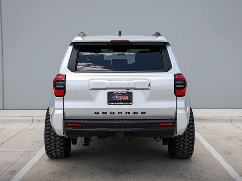 Used 2025 Toyota 4Runner SR5 AWD/4WD image 7