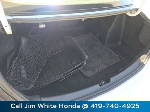 Used 2018 Chevrolet Malibu LT FWD image 18