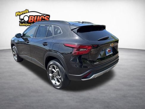 Used 2025 Chevrolet Trax LT FWD image 3