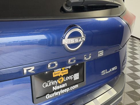 Used 2023 Nissan Rogue SL AWD/4WD image 17