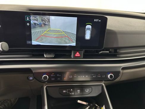 Used 2025 Kia Carnival image 22