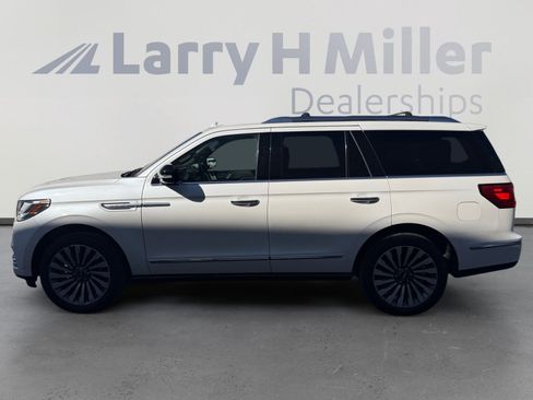Used 2019 Lincoln Navigator Reserve image 2
