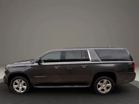 Used 2018 Chevrolet Suburban LT RWD image 2