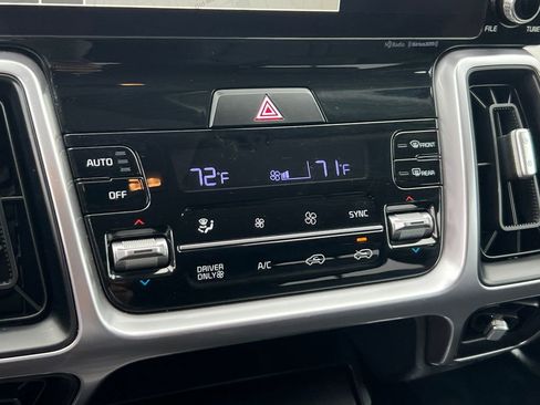 Used 2023 Kia Sorento EX image 21