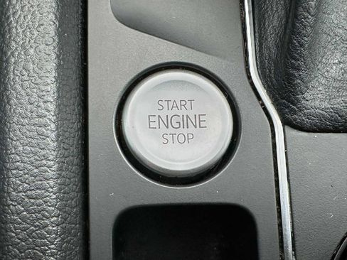 Used 2022 Volkswagen Atlas SE image 37