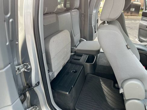 Used 2015 Toyota Tacoma 4x4 Access Cab w/ Convenience Package image 16