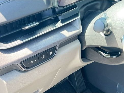 New 2026 Kia Carnival EX FWD image 10