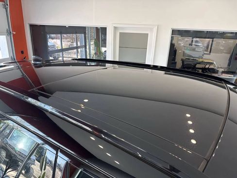 Used 2019 Land Rover Range Rover Velar R-Dynamic SE AWD/4WD image 17