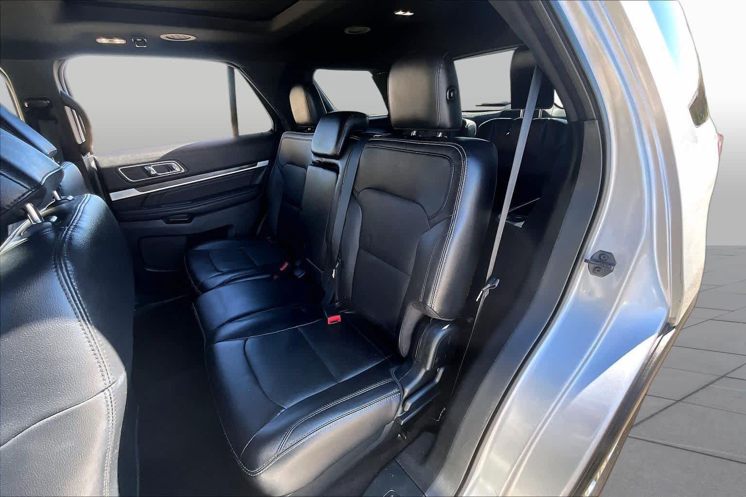 Used 2019 Ford Explorer Limited w/ Class III Trailer Tow Package FWD image 21