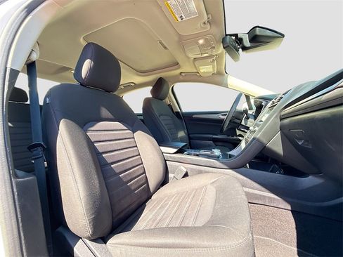 Used 2020 Ford Fusion SE image 30