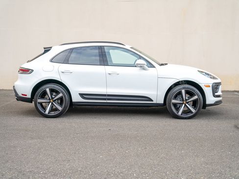 Certified 2025 Porsche Macan image 8