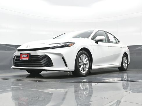 Used 2025 Toyota Camry LE FWD image 26
