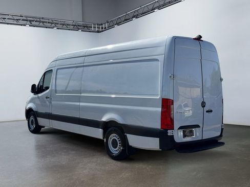 Used 2024 Mercedes-Benz Sprinter 2500 image 7
