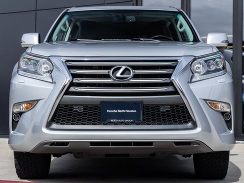 Used 2018 Lexus GX 460 image 4