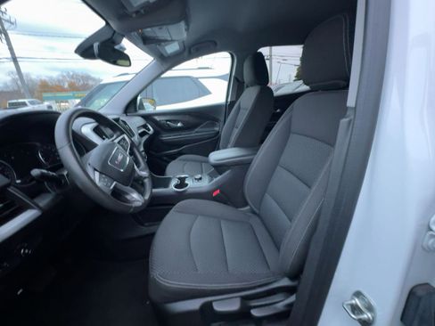 Used 2024 GMC Terrain SLE image 6