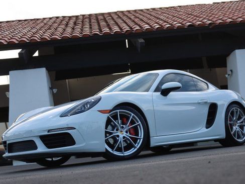 Used 2019 Porsche 718 Cayman S RWD image 3