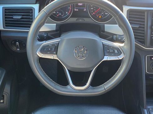 Used 2021 Volkswagen Atlas Cross Sport SE w/ Panoramic Sunroof Package image 4