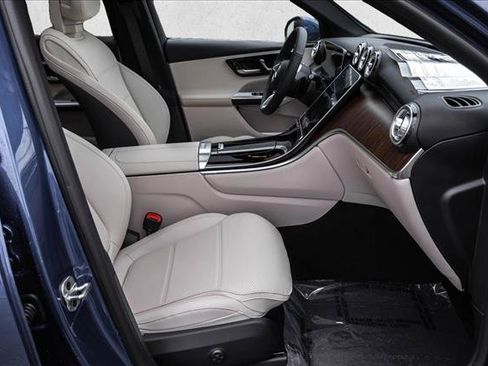 Used 2026 Mercedes-Benz GLC 300 4MATIC image 24
