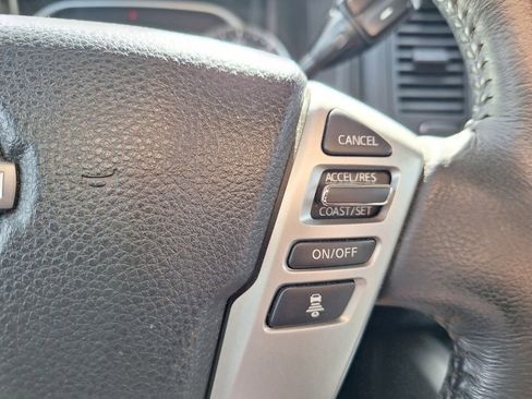 Used 2024 Nissan Titan SV w/ SV Convenience Package image 14