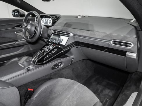Used 2025 Aston Martin V8 Vantage Coupe RWD image 15