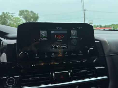 Used 2023 Nissan Pathfinder SL w/ SL Premium Package FWD image 17
