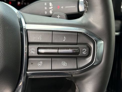 Used 2025 GMC Yukon XL Denali AWD/4WD image 8