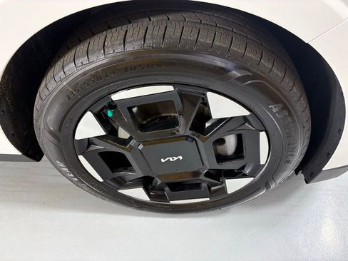 New 2026 Kia Carnival EX image 11