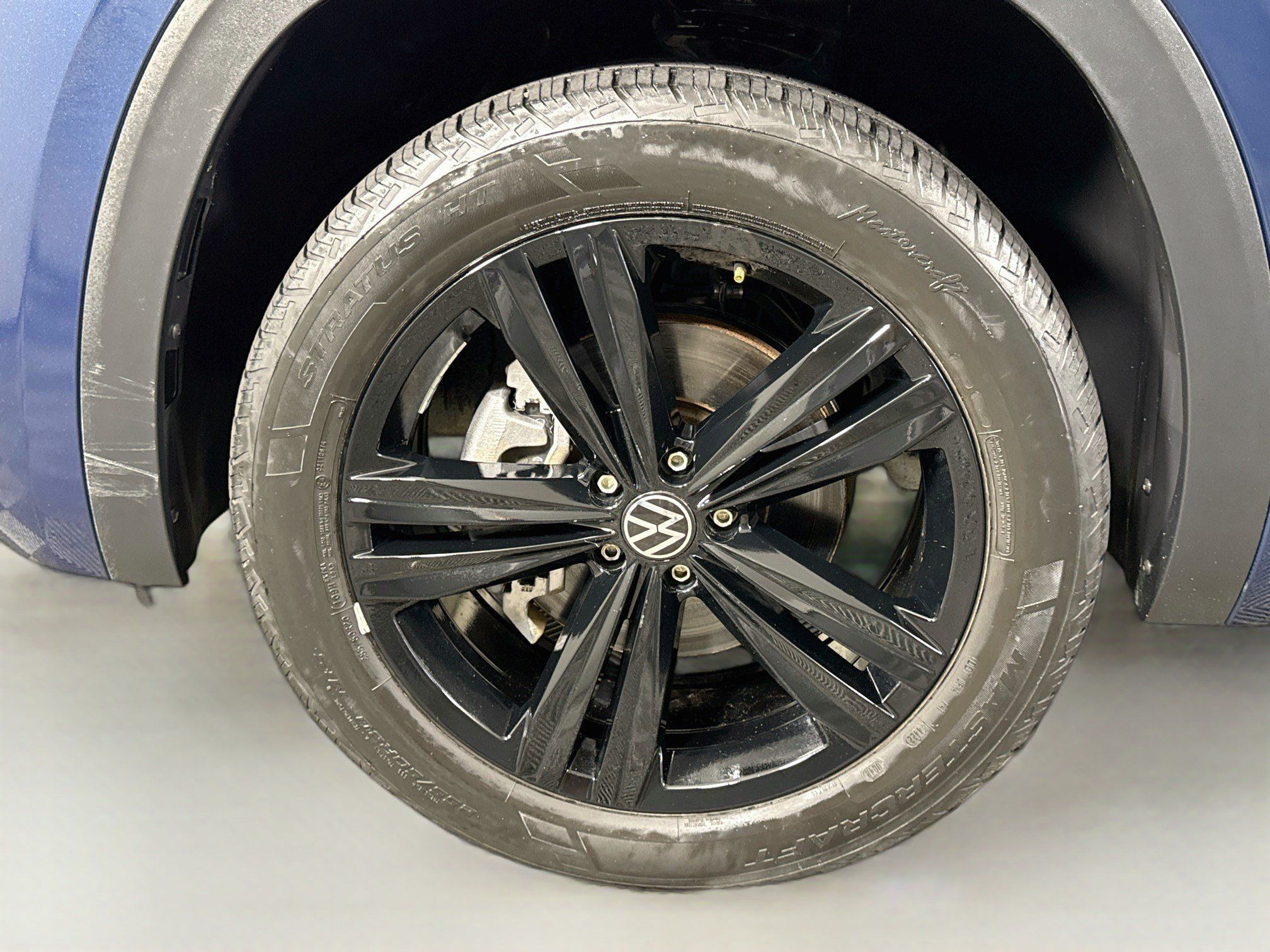 Used 2023 Volkswagen Atlas Cross Sport SEL R-Line AWD/4WD image 38