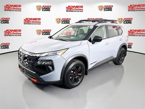 Certified 2025 Nissan Rogue SV image 13