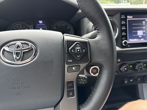 Used 2020 Toyota Tacoma TRD Sport AWD/4WD image 19