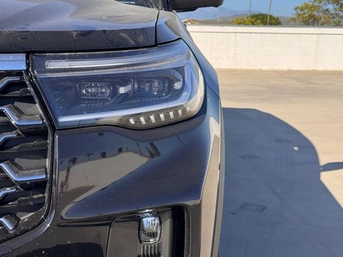 New 2026 Ford Explorer Platinum image 8