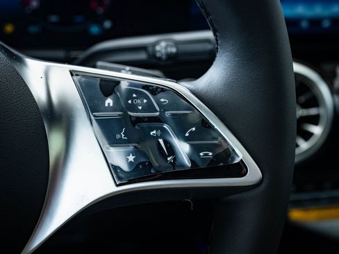 Certified 2025 Mercedes-Benz GLA 250 4MATIC image 26