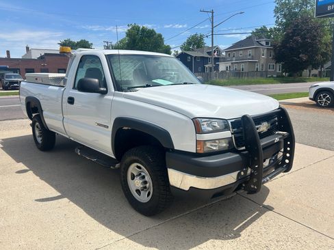 Used 2006 Chevrolet Silverado 2500 W/T AWD/4WD image 4