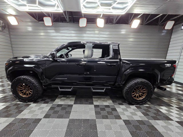 Used 2024 Toyota Tacoma TRD Sport AWD/4WD image 9