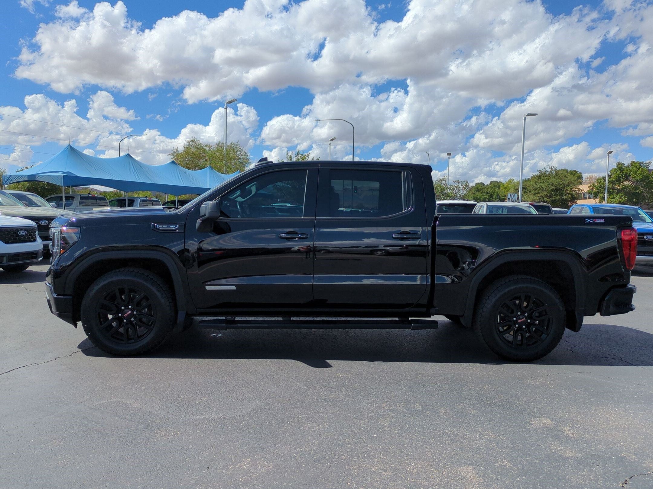 Used 2024 GMC Sierra 1500 Elevation w/ Preferred Package AWD/4WD image 7