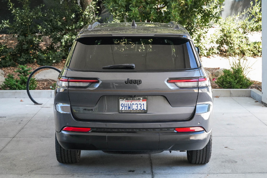 Used 2023 Jeep Grand Cherokee L Laredo AWD/4WD image 5