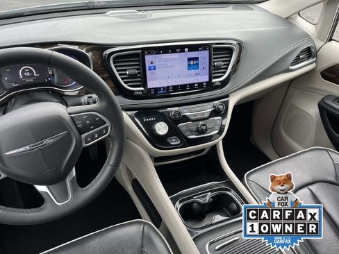 Used 2023 Chrysler Pacifica Limited image 13