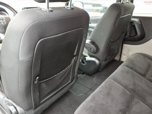 Used 2018 Dodge Grand Caravan SE w/ UConnect Hands-Free Group FWD image 16