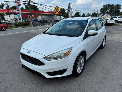 Used 2017 Ford Focus SE FWD image 3