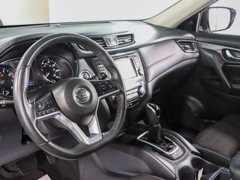 Used 2020 Nissan Rogue SV FWD image 22