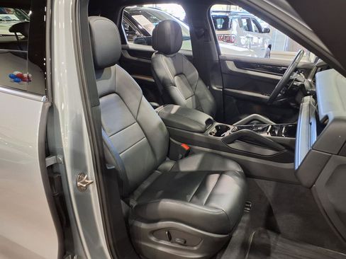Used 2024 Porsche Cayenne AWD/4WD image 21