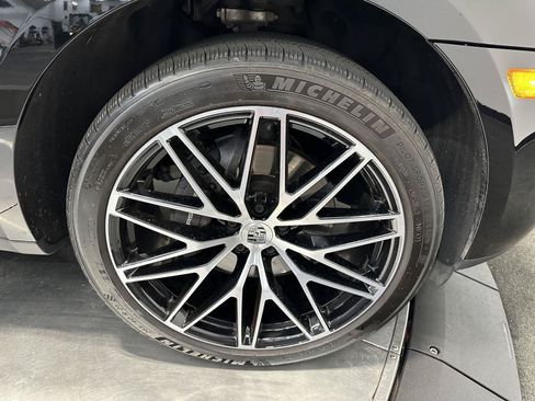 Used 2022 Porsche Macan AWD/4WD image 14
