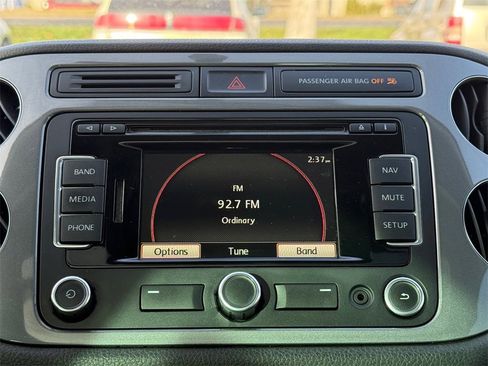 Used 2012 Volkswagen Tiguan S image 20