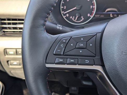 Used 2025 Nissan Sentra SR w/ SR Premium Package image 21