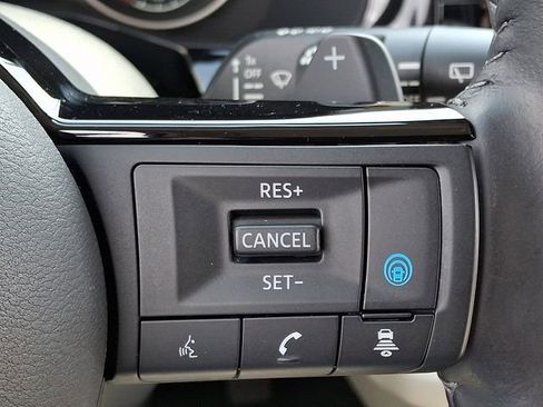 Used 2023 Nissan Pathfinder SL image 23